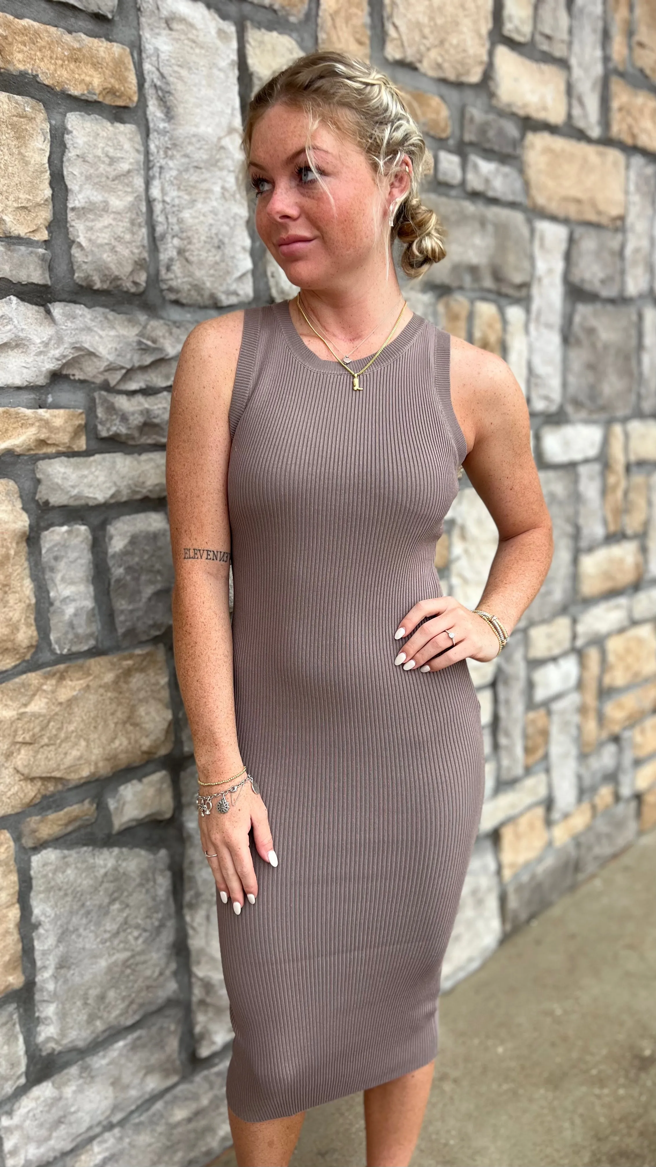 Sleeveless BodyCon Midi Dress in 2 Colors